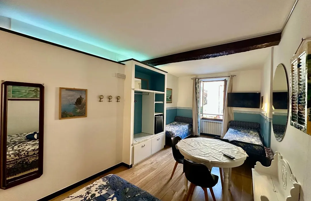 The Vernazza Main Plaza - Rooms & Suites-1