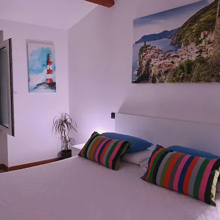 La Marina Camera Matrimoniale Con Terrazzo Esterno Privato Vista Mare-3