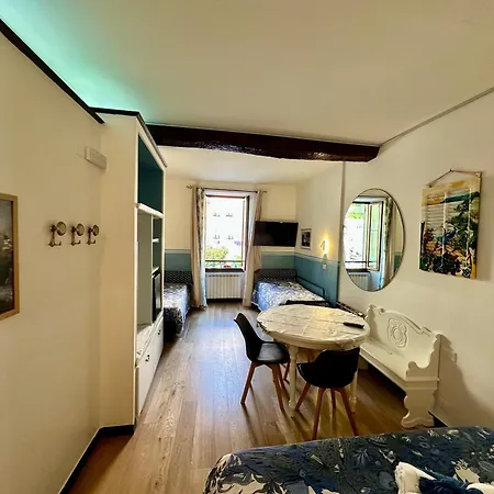 The Vernazza Main Plaza - Rooms & Suites-3
