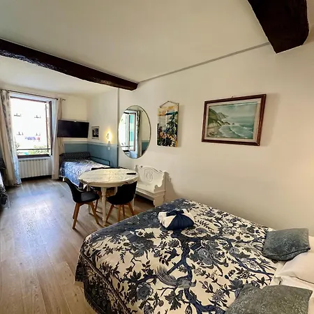 The Vernazza Main Plaza - Rooms & Suites-2